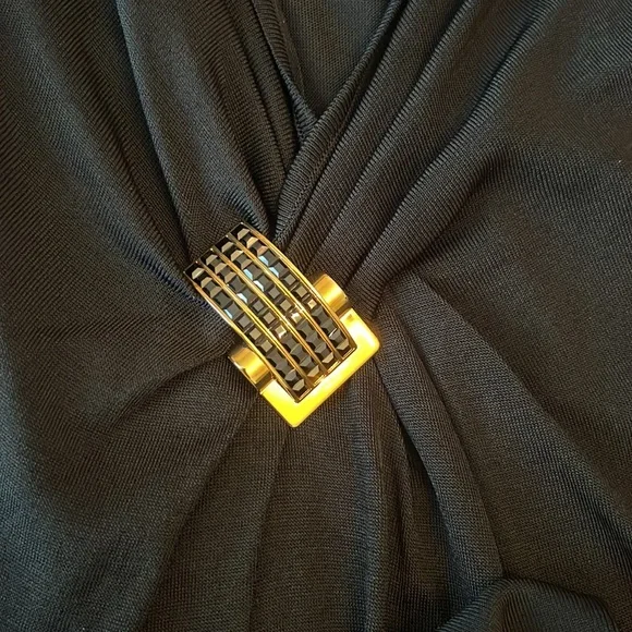 Gucci gorgeous cocktail black dress with gold brooch. Size M in as new condition - Picture 7 of 7